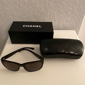 Authentic Chanel Sunglasses Dark brown tortoise shell w/ Silver CC Logo